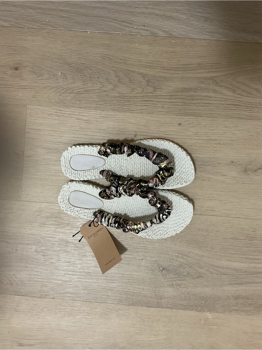 Ilse Jacobsen White Flip Flop Sandals with Patterned Straps